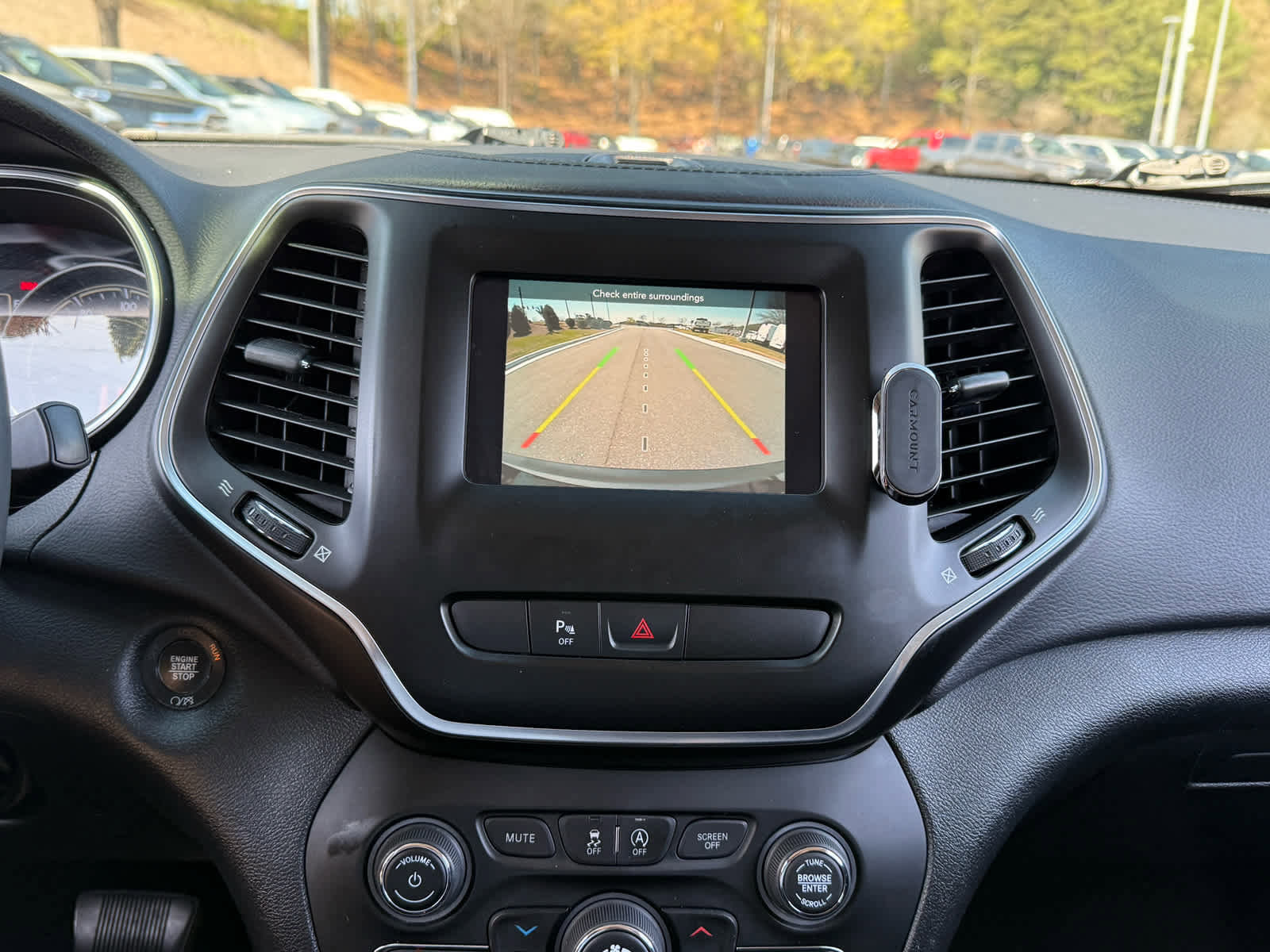 Used 2020 Jeep Cherokee Latitude Plus image 19