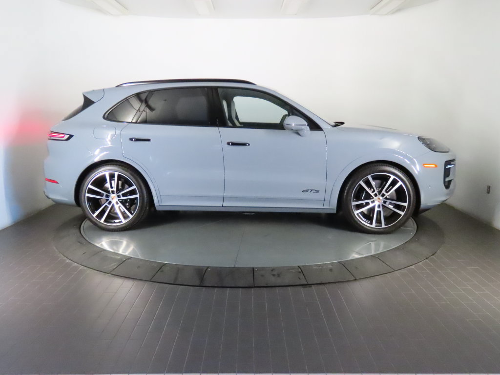 Certified 2026 Porsche Cayenne GTS AWD/4WD image 8