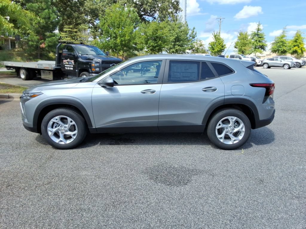 New 2026 Chevrolet Trax LS w/ LS Convenience Package FWD image 8
