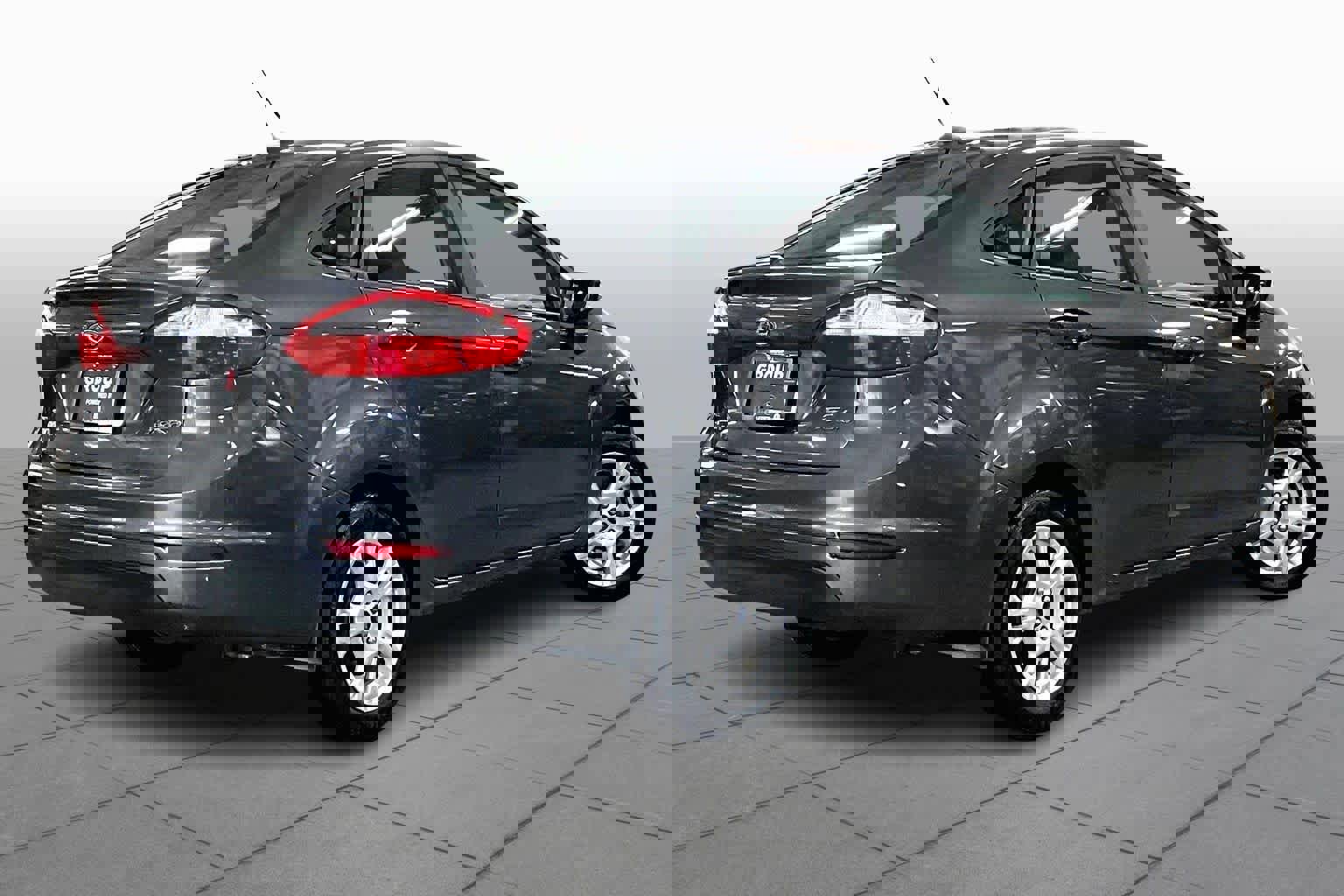 Used 2015 Ford Fiesta SE image 12