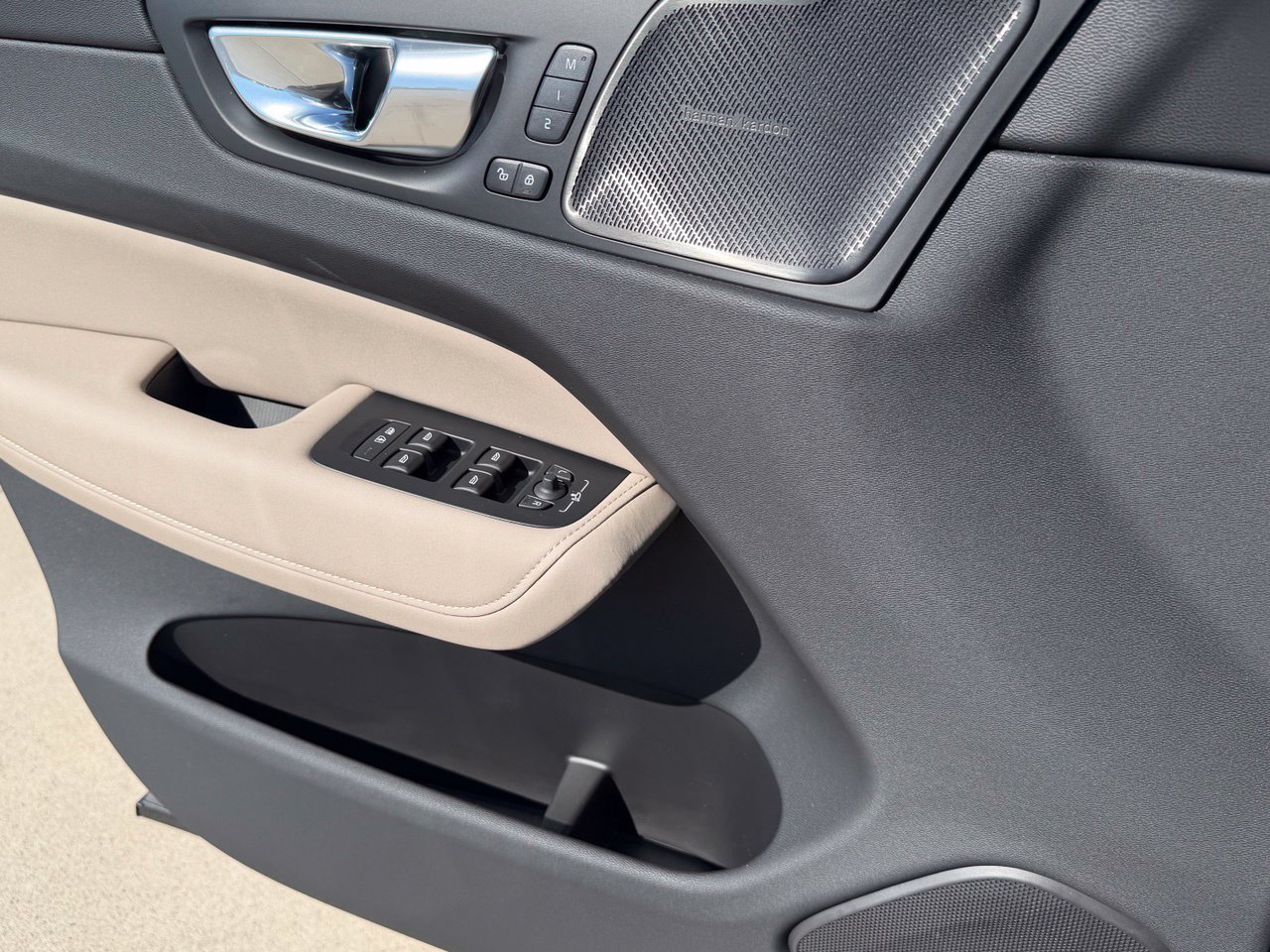 New 2027 Volvo XC60 B5 Plus AWD/4WD image 21