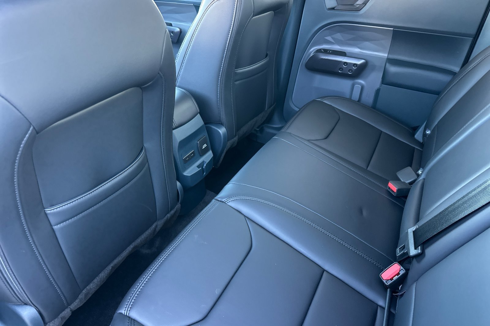 New 2026 Ford Maverick Lariat w/ Black Appearance Package AWD/4WD image 9