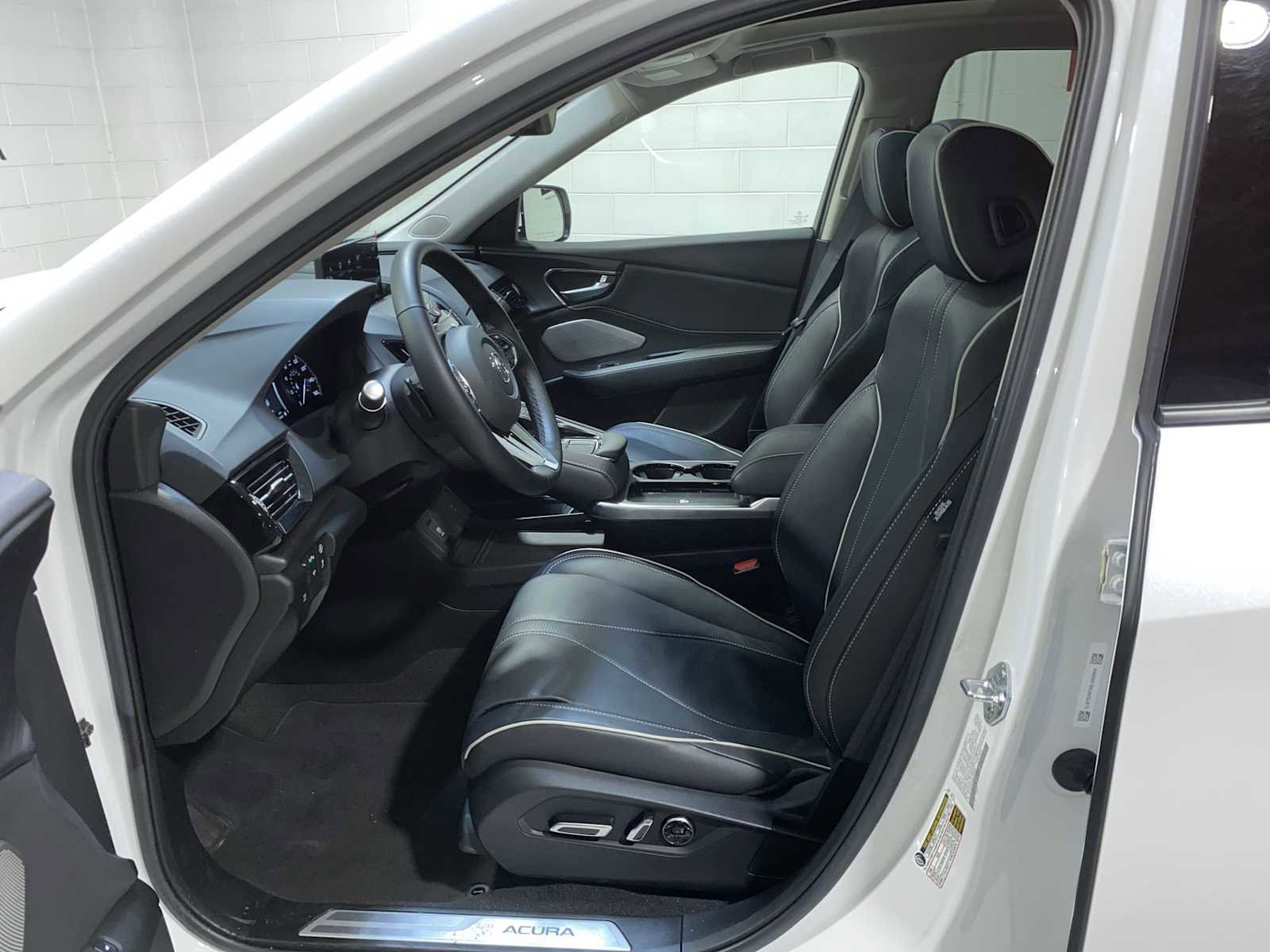 Certified 2025 Acura RDX SH-AWD w/ Advance Package image 2