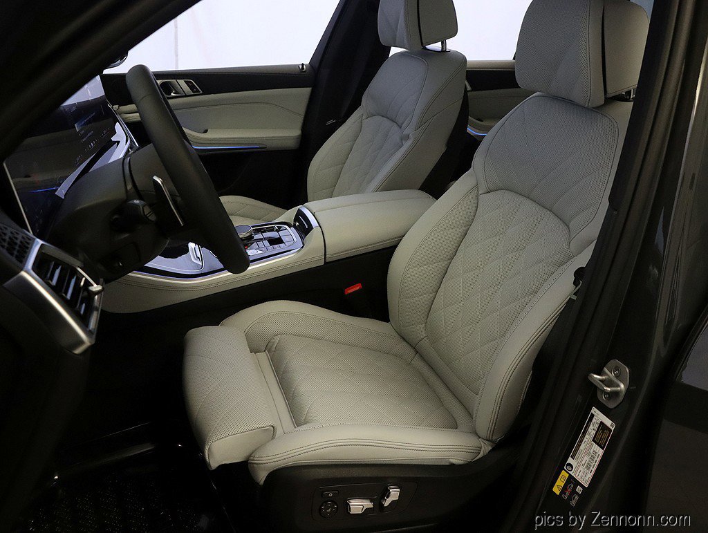 Used 2026 BMW X5 xDrive50e w/ M Sport Package image 11