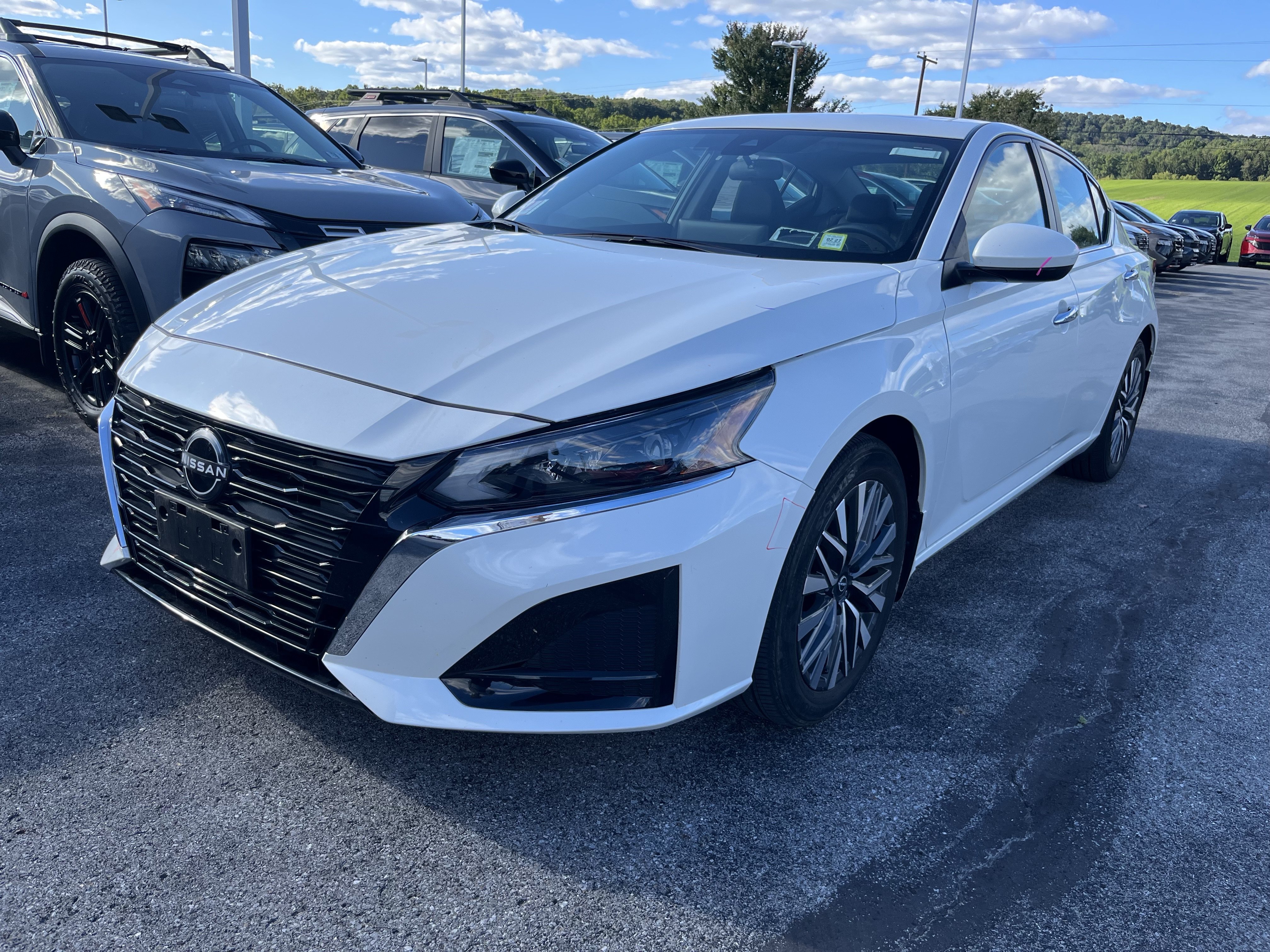 Used 2024 Nissan Altima 2.5 SV w/ SV Premium Package FWD video 2