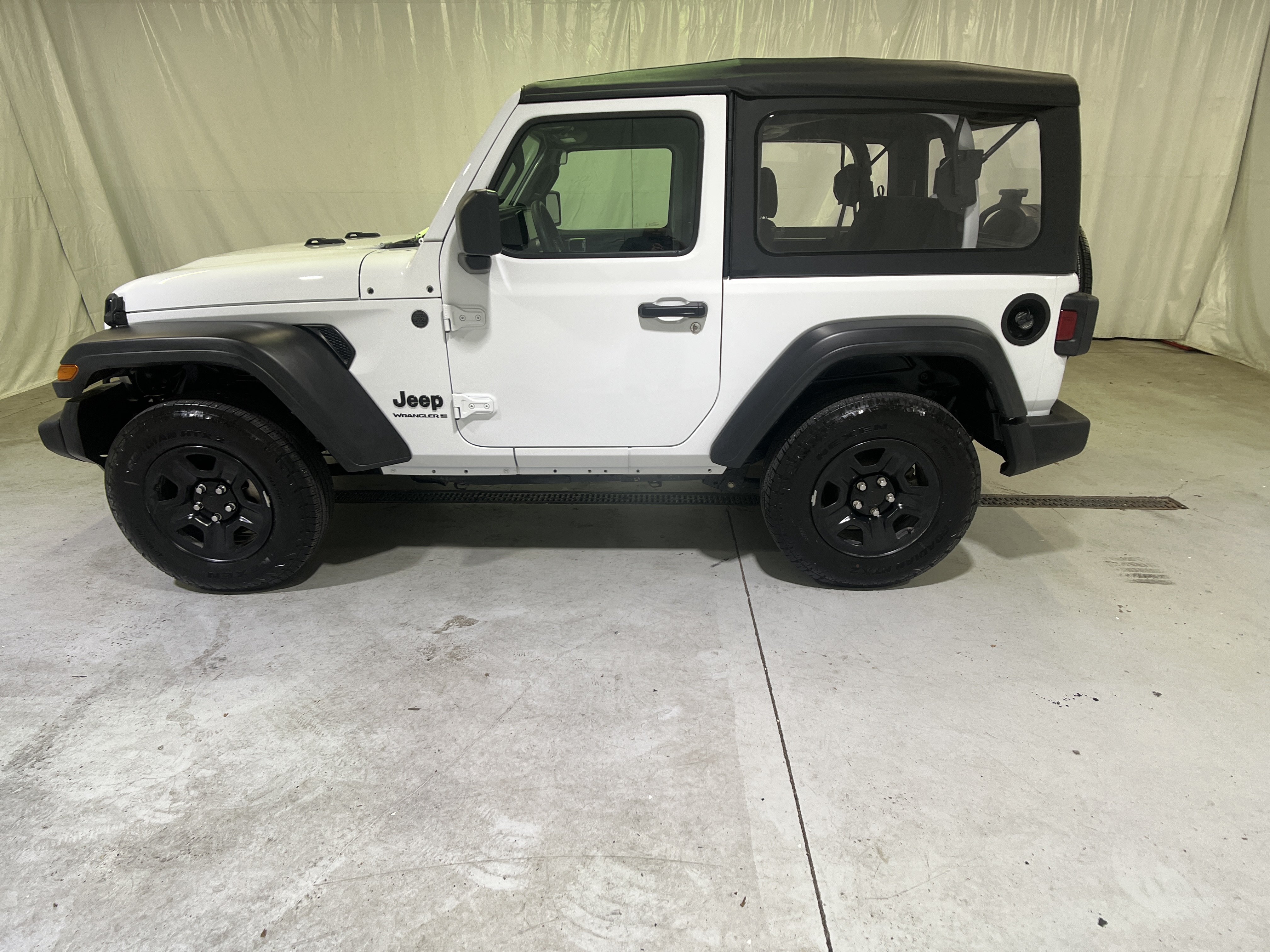 Used 2025 Jeep Wrangler Sport AWD/4WD image 7