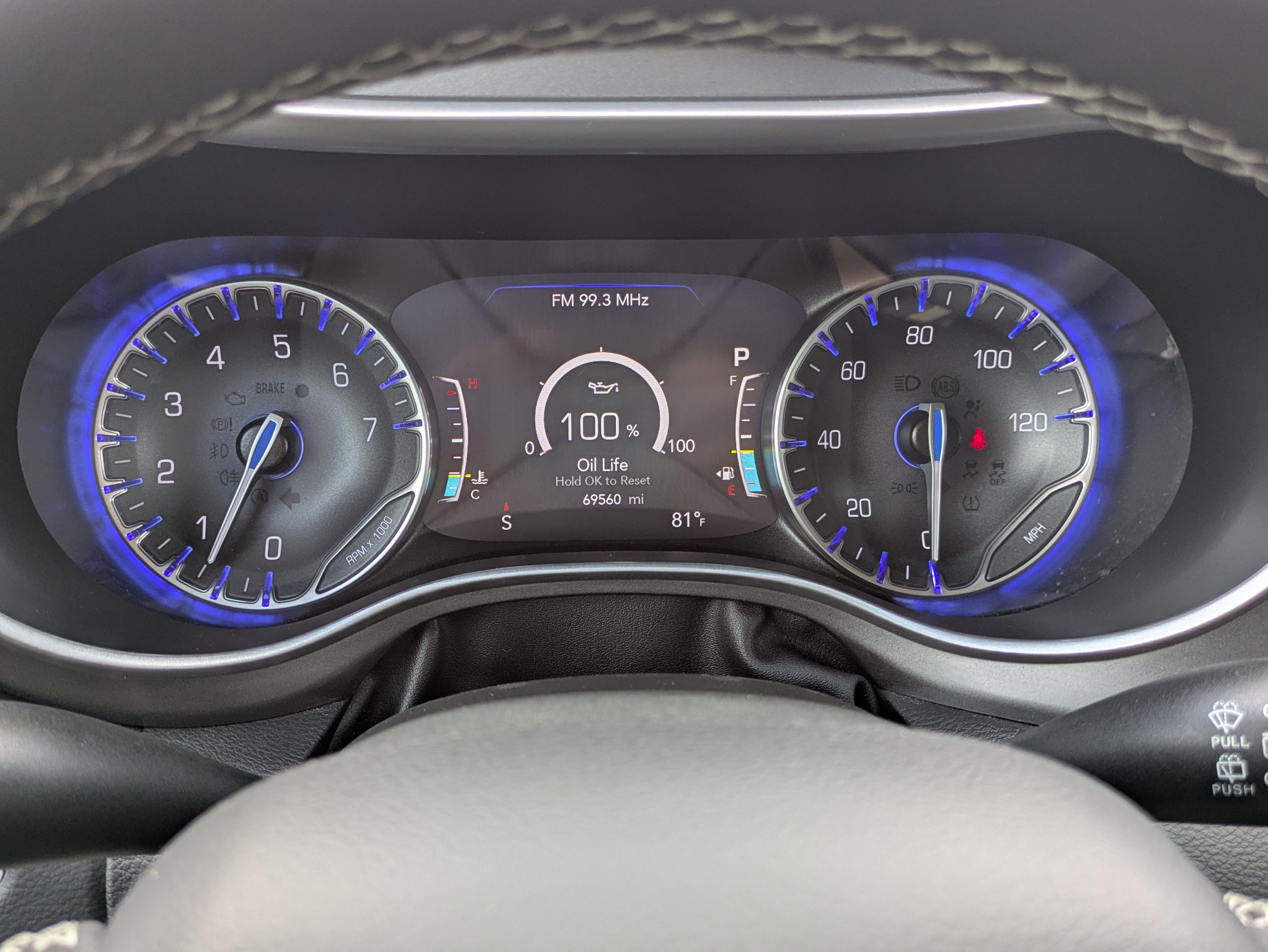 Used 2023 Chrysler Pacifica Touring-L FWD image 11