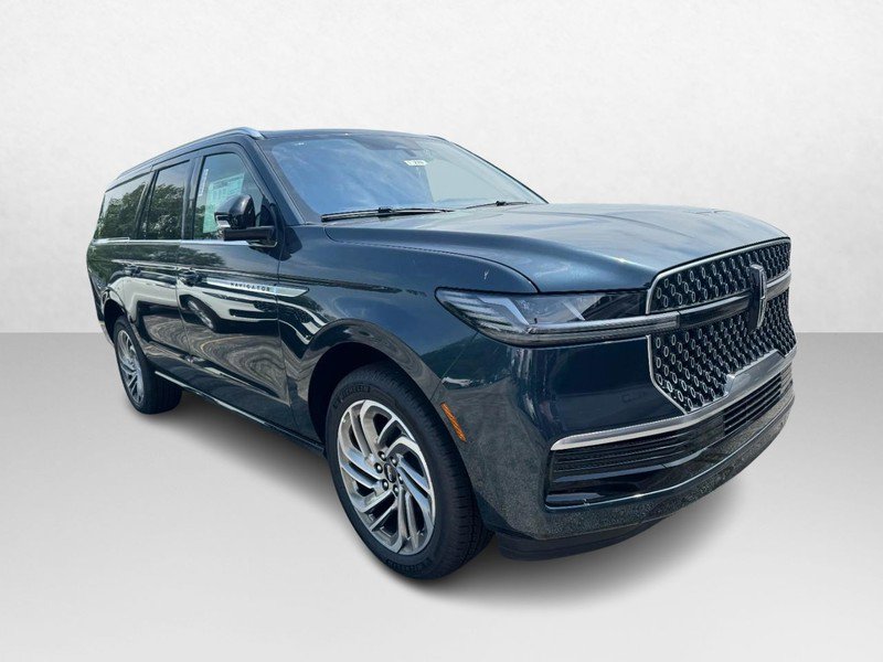 New 2025 Lincoln Navigator L Reserve image 3
