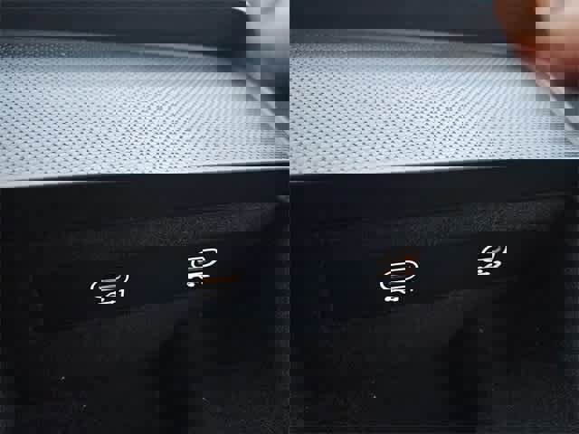 Used 2025 Audi Q8 Premium w/ Convenience Package image 33