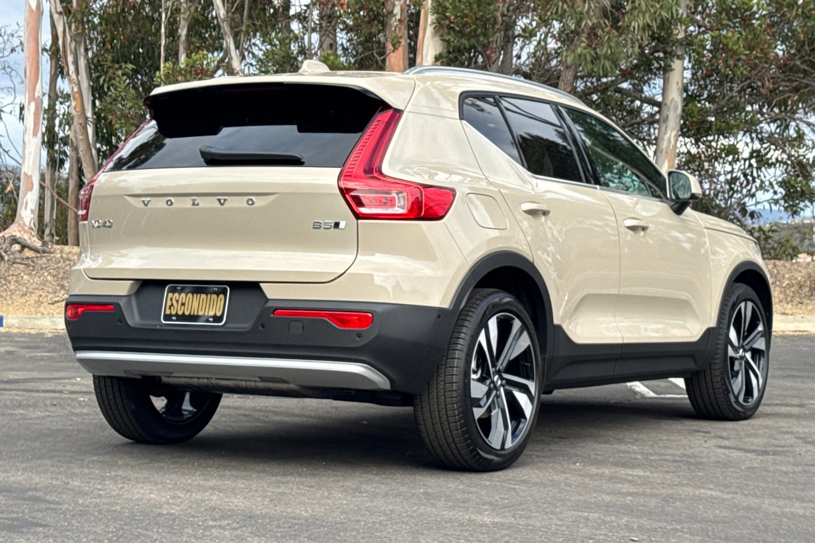 New 2025 Volvo XC40 B5 Ultra image 5