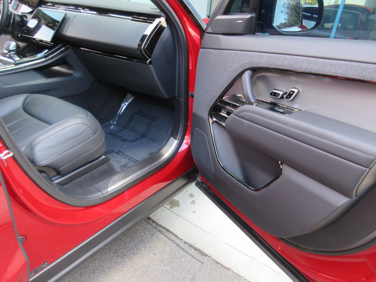 Used 2024 Land Rover Range Rover Sport SE image 21