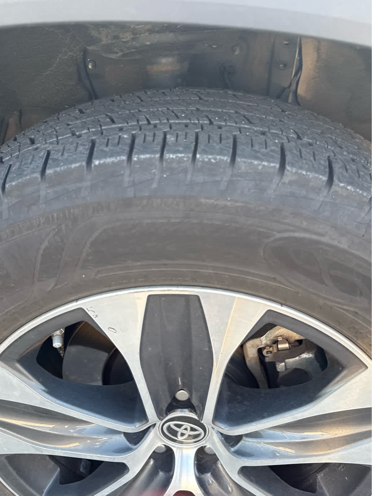 Certified 2021 Toyota Highlander XLE AWD/4WD image 2