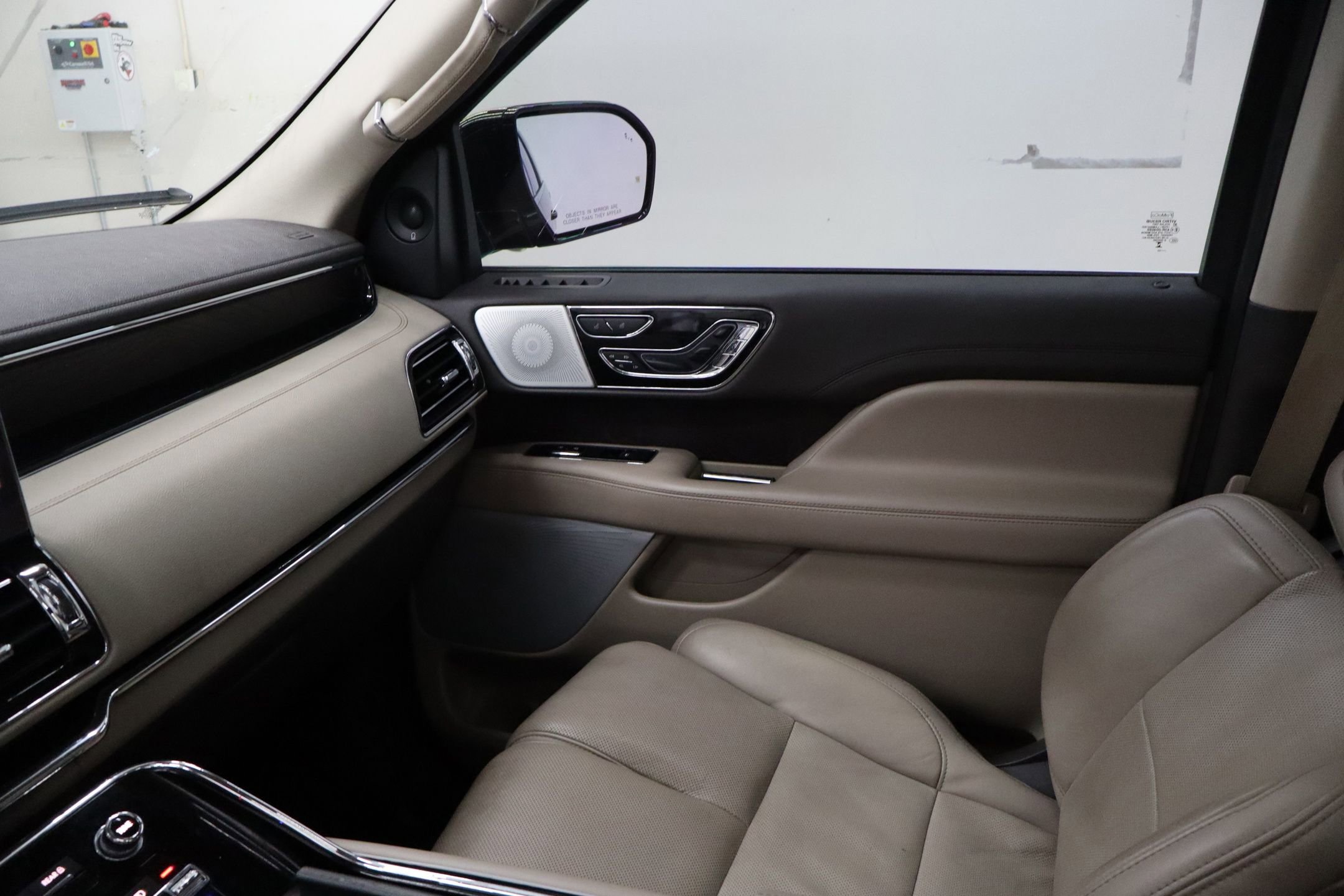 Used 2023 Lincoln Navigator L Reserve image 24