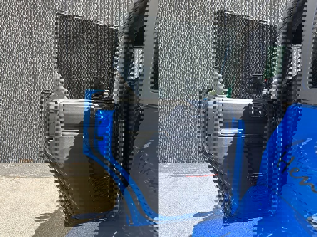 New 2026 Ford Bronco Raptor w/ Interior Carbon Fiber Pack image 17