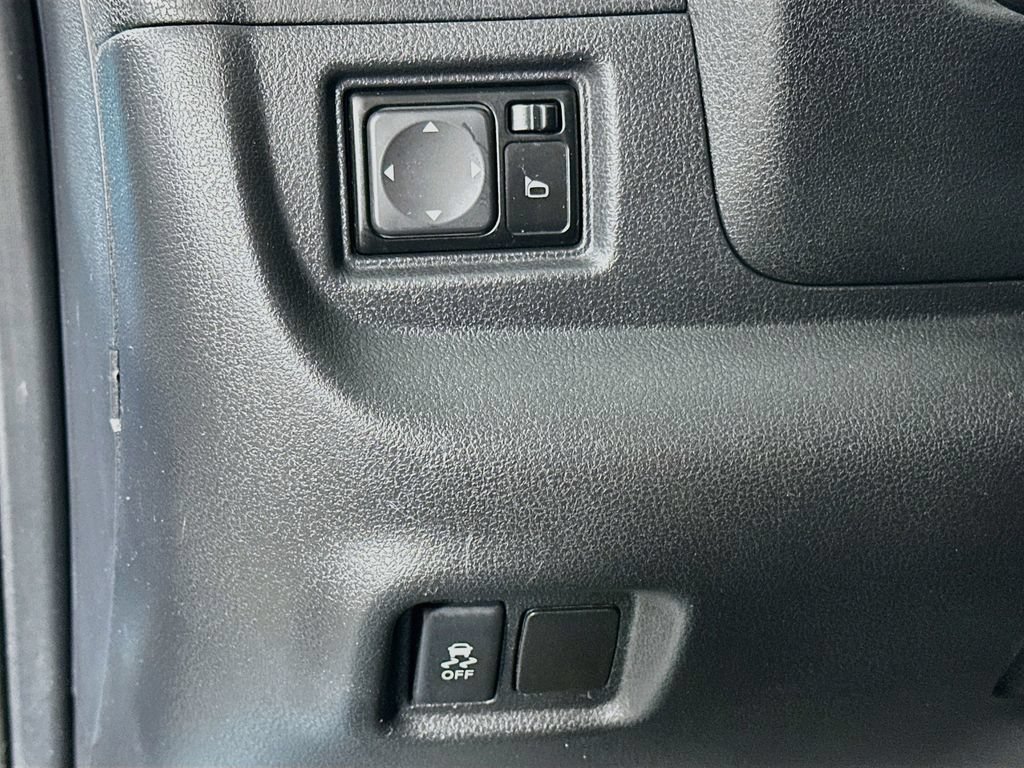 Used 2015 Nissan Versa Note SR w/ SR Convenience Package FWD image 15