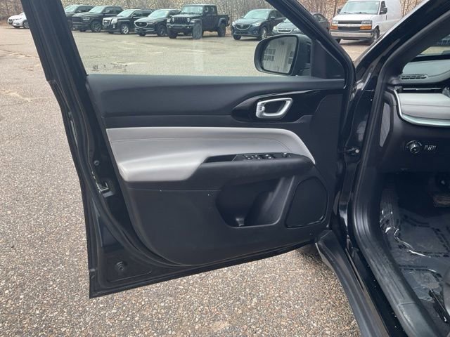 Used 2025 Jeep Compass Limited image 14