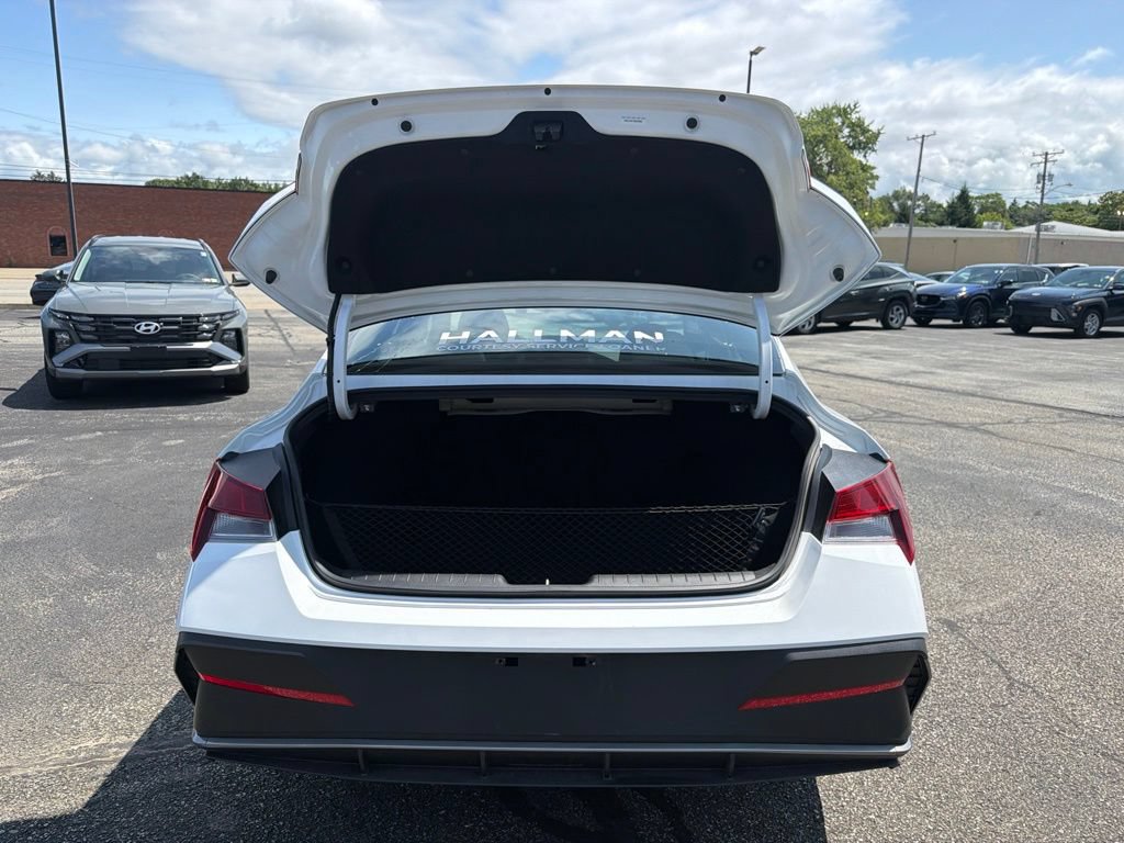 Certified 2025 Hyundai Elantra Sport FWD image 11