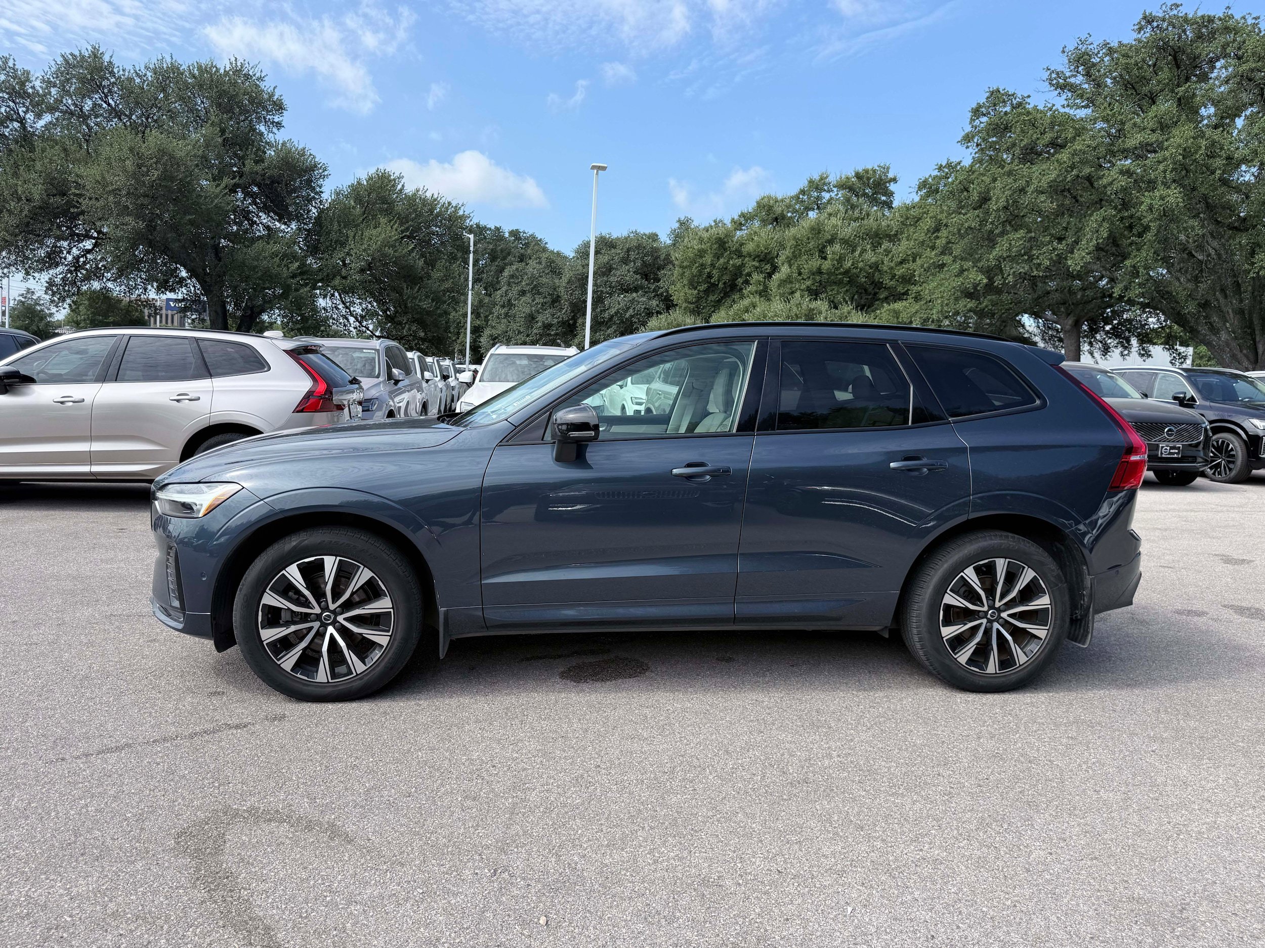 Certified 2023 Volvo XC60 B5 Plus w/ Climate Package AWD/4WD image 3
