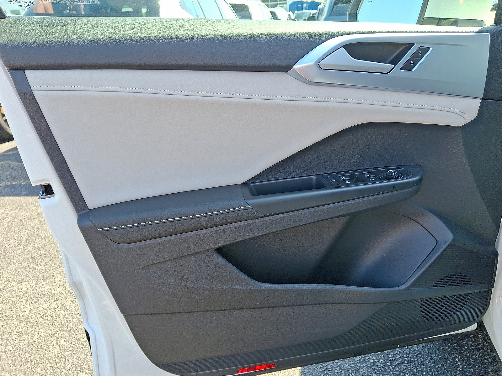 New 2025 Volkswagen Taos SE AWD/4WD image 8