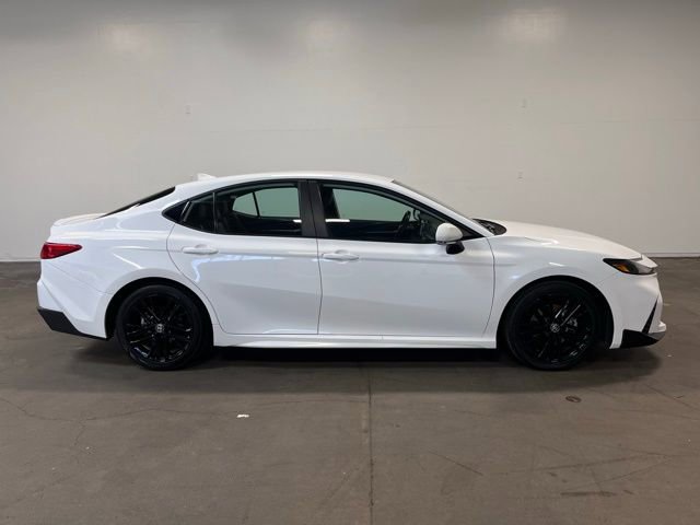 Used 2025 Toyota Camry SE image 2
