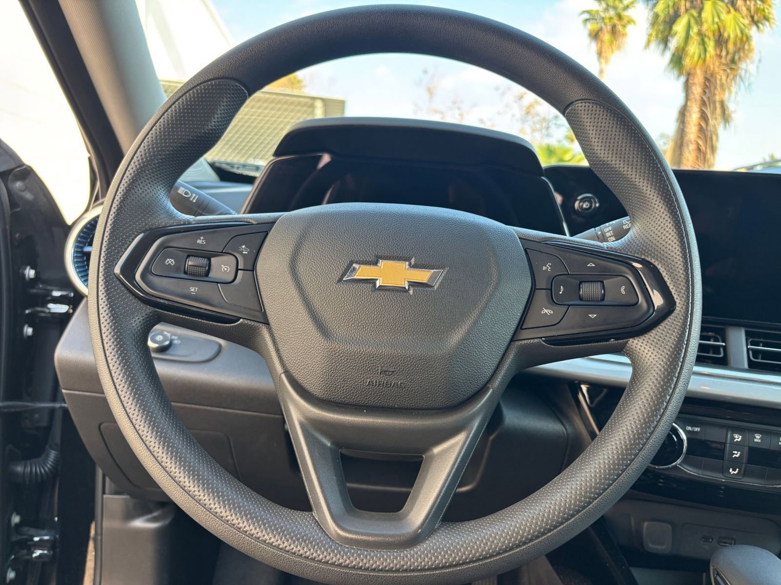 Used 2025 Chevrolet Trax LT image 31