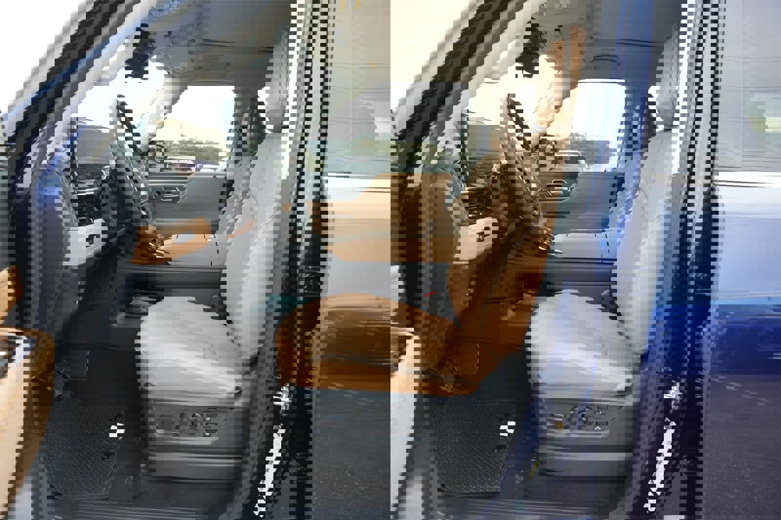 New 2025 INFINITI QX80 Sensory w/ Premium Cargo Package image 17