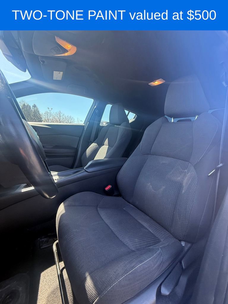 Used 2018 Toyota C-HR XLE FWD image 3