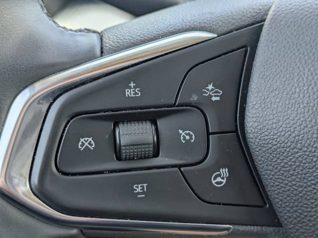 Used 2025 Chevrolet Trax LT w/ LT Convenience Package FWD image 24