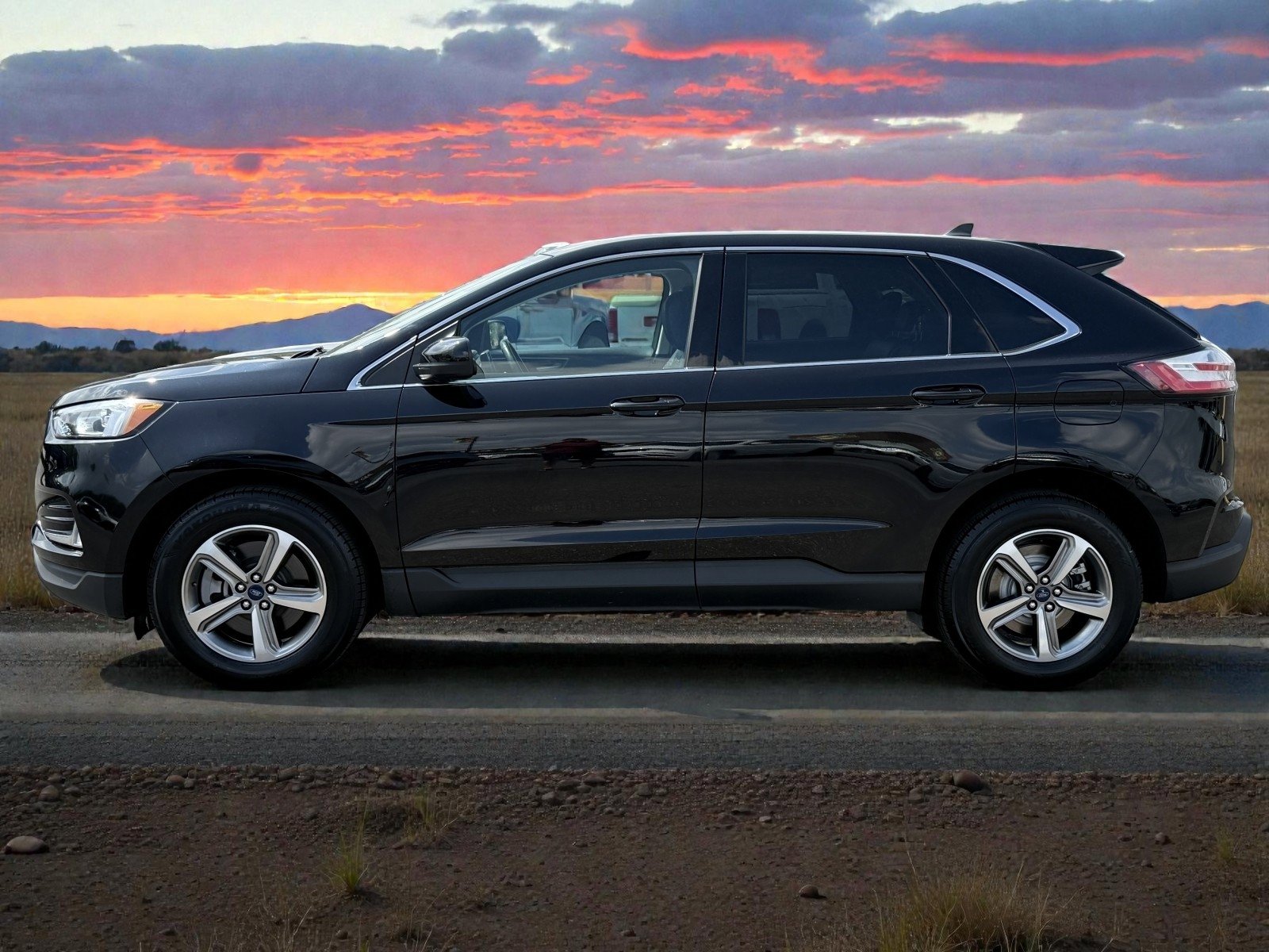 Used 2022 Ford Edge SEL w/ Convenience Package image 4