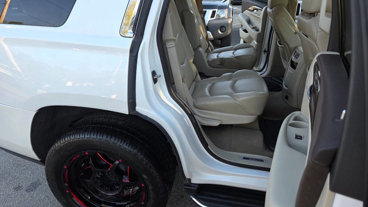Used 2017 Cadillac Escalade Luxury AWD/4WD image 49