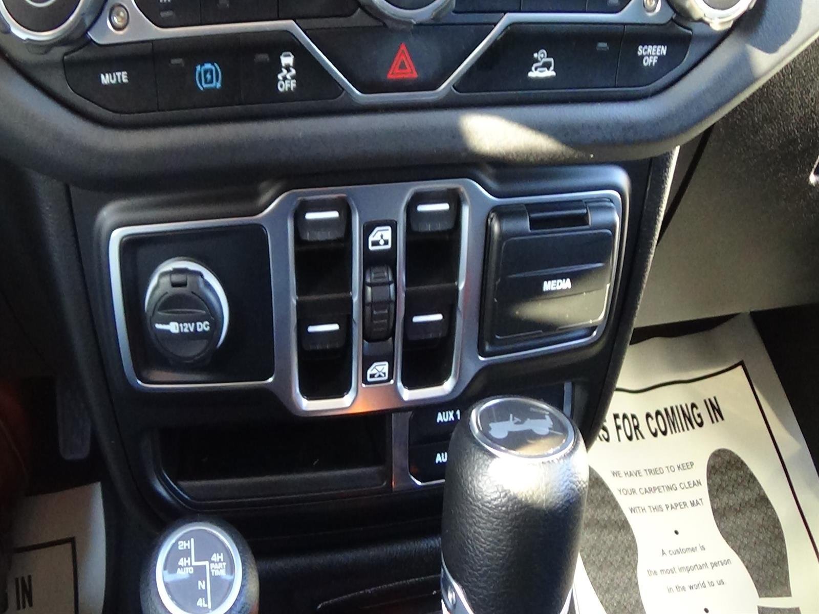 Used 2024 Jeep Wrangler Unlimited w/ Convenience Group AWD/4WD image 29