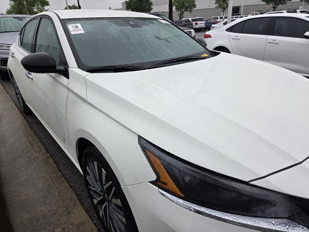 Used 2025 Nissan Altima 2.5 SV FWD image 3