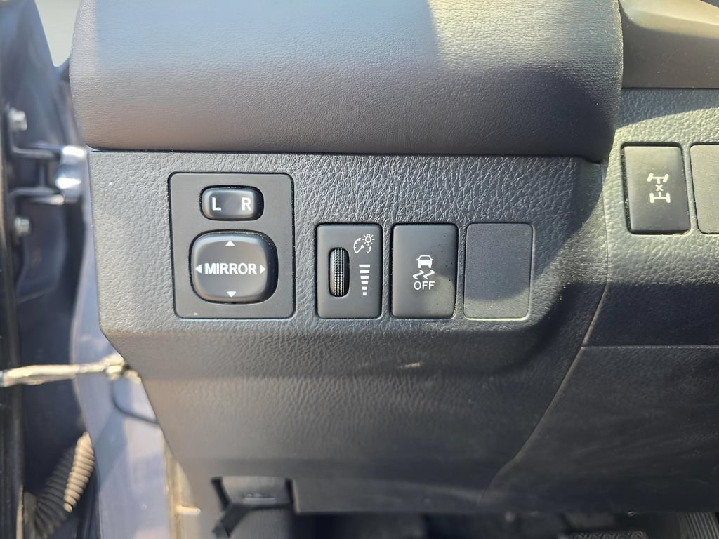Used 2013 Toyota RAV4 XLE AWD/4WD image 15