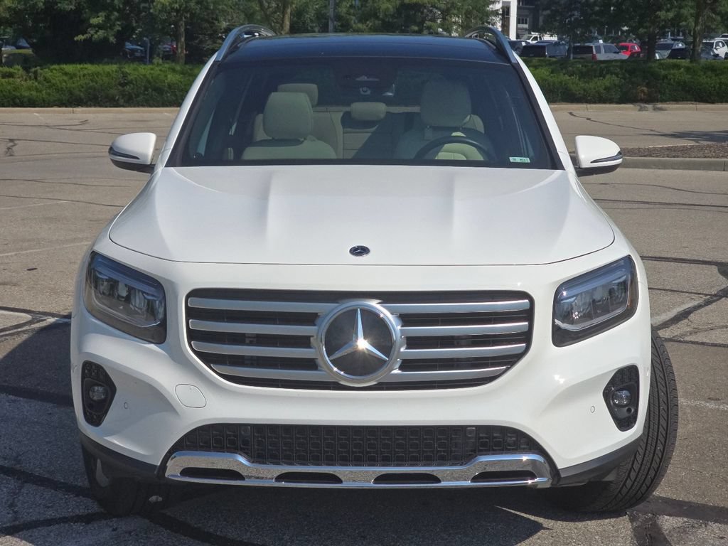 Used 2025 Mercedes-Benz GLB 250 4MATIC image 12