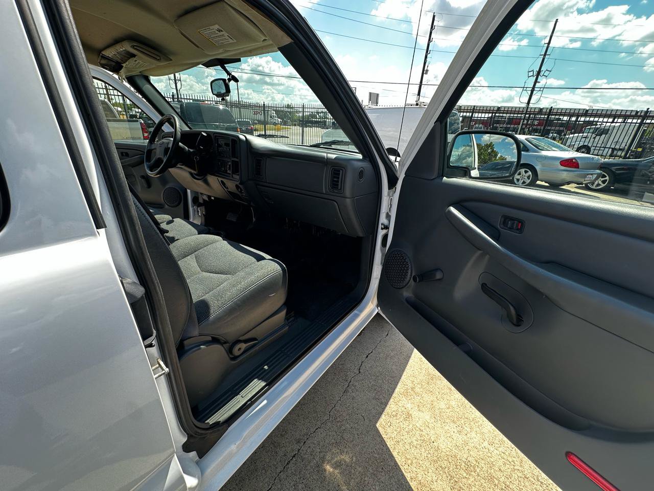 Used 2005 Chevrolet Silverado 1500 W/T RWD image 31