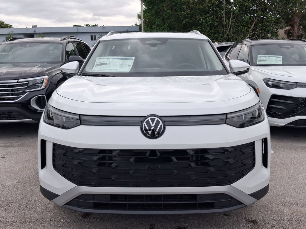 New 2026 Volkswagen Tiguan SE FWD image 2