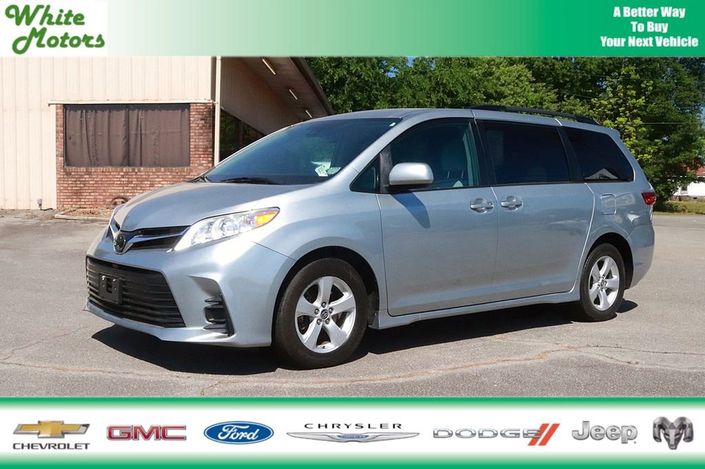 Used 2020 Toyota Sienna LE FWD image 1
