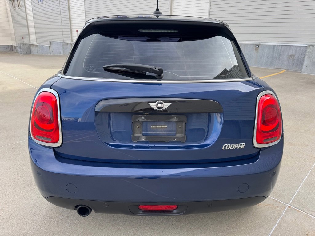 Used 2016 MINI Cooper 4-Door Hardtop image 4