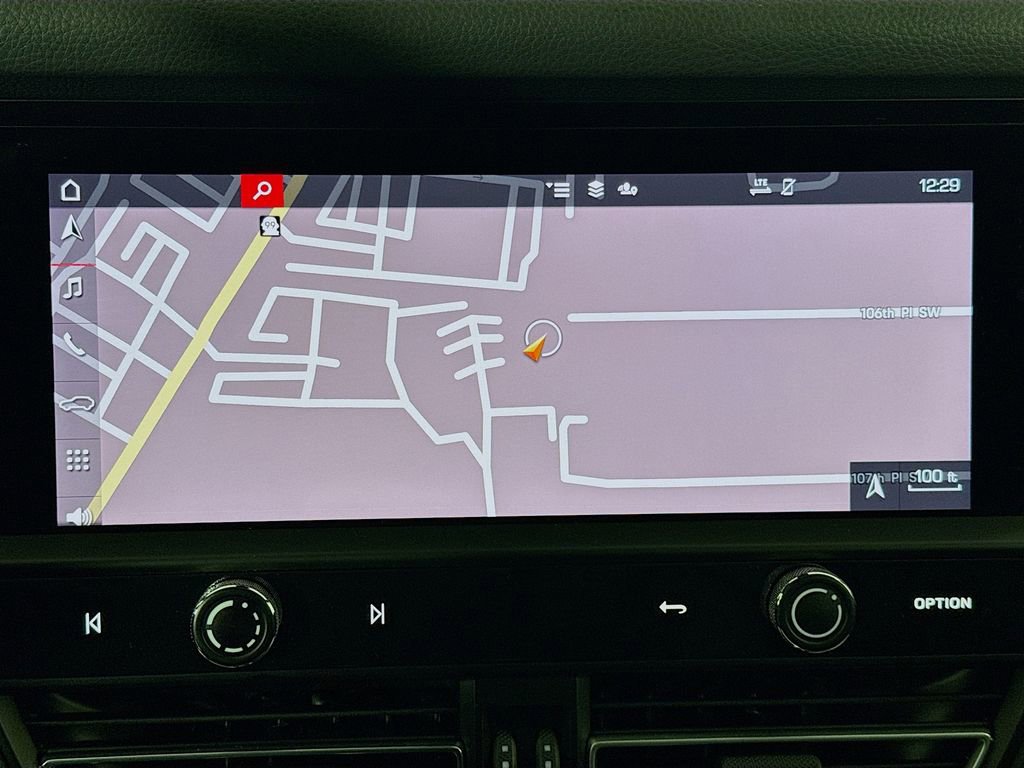 Used 2024 Porsche Macan image 16