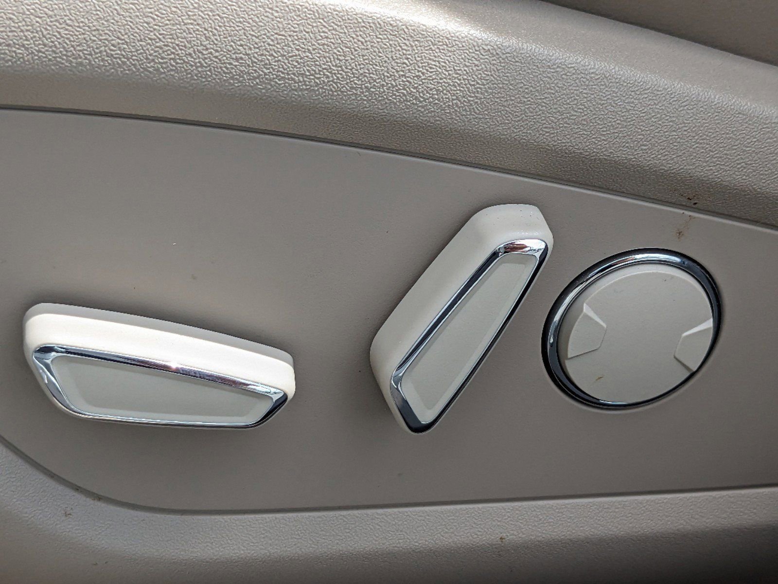 Certified 2023 Lincoln Nautilus Reserve w/ Equipment Group 202A image 22