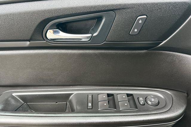 Used 2015 GMC Acadia SLE FWD image 11