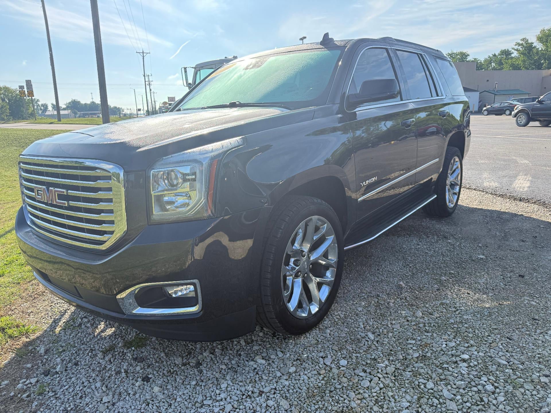 Used 2020 GMC Yukon SLT w/ Premium Edition AWD/4WD image 2