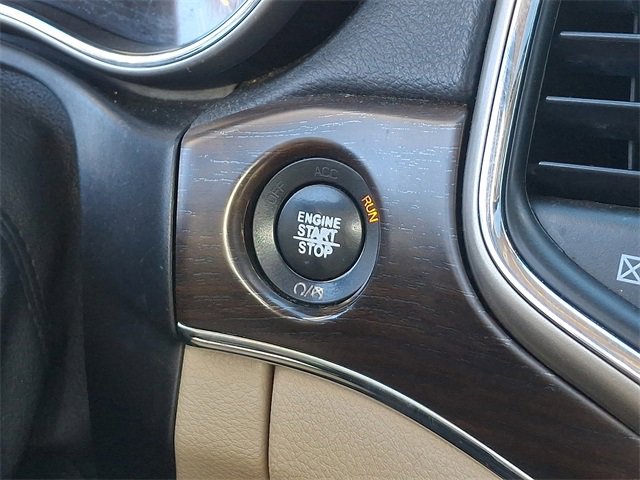 Used 2017 Jeep Grand Cherokee Limited image 24