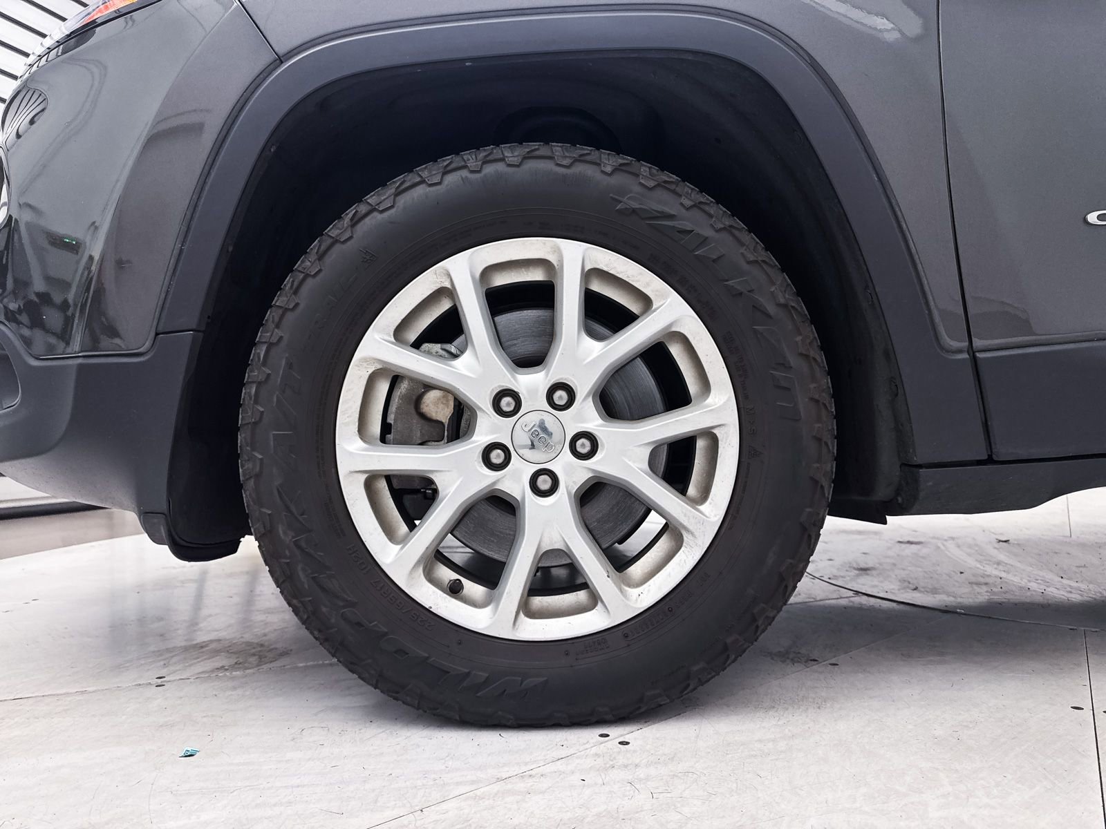 Used 2018 Jeep Cherokee Latitude Plus w/ Cold Weather Group image 11