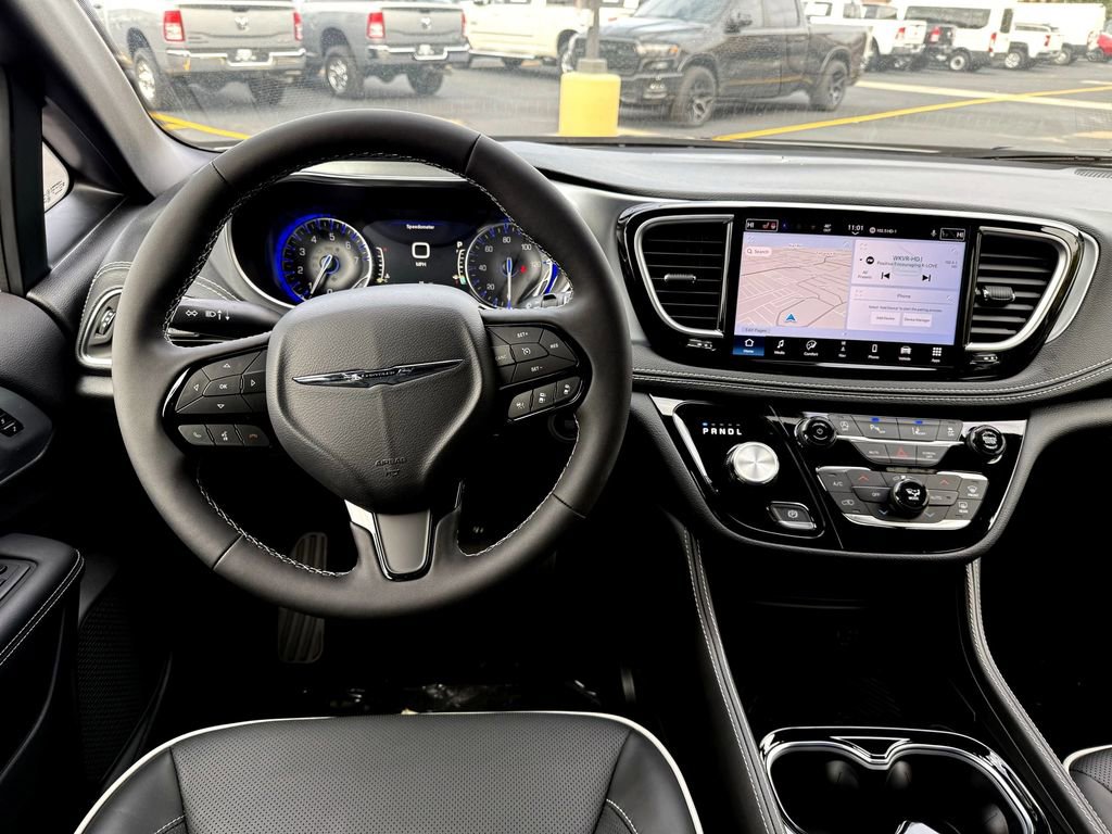 New 2026 Chrysler Pacifica Limited w/ S Appearance Package image 17