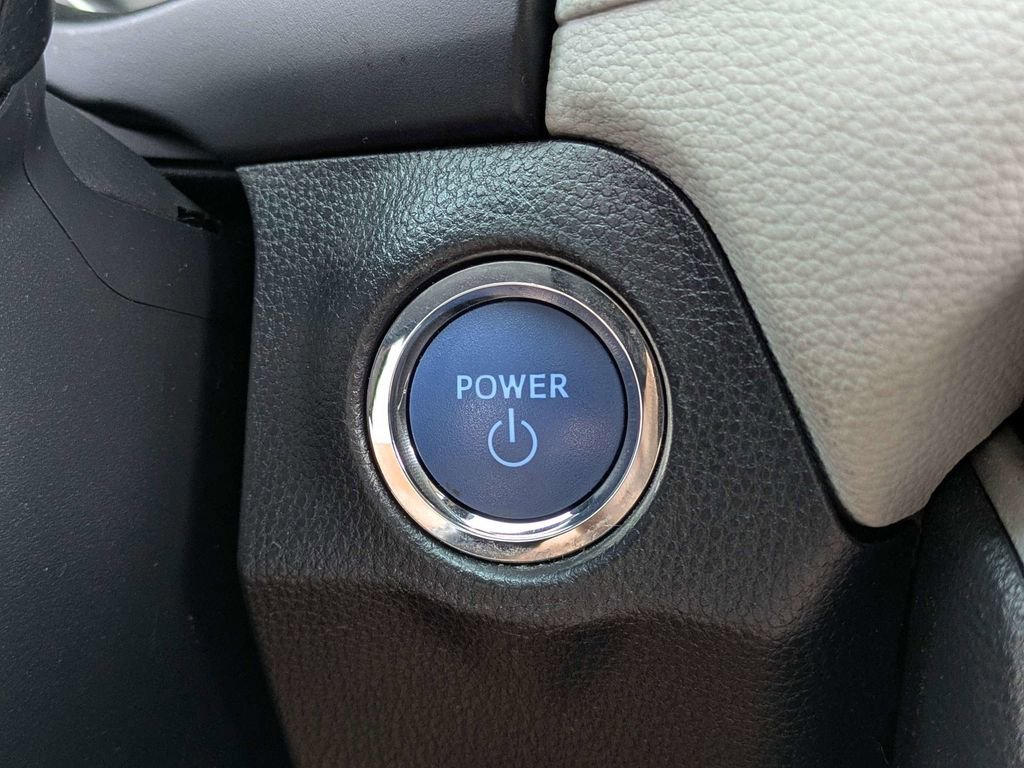 Used 2021 Toyota RAV4 XLE Premium AWD/4WD image 29