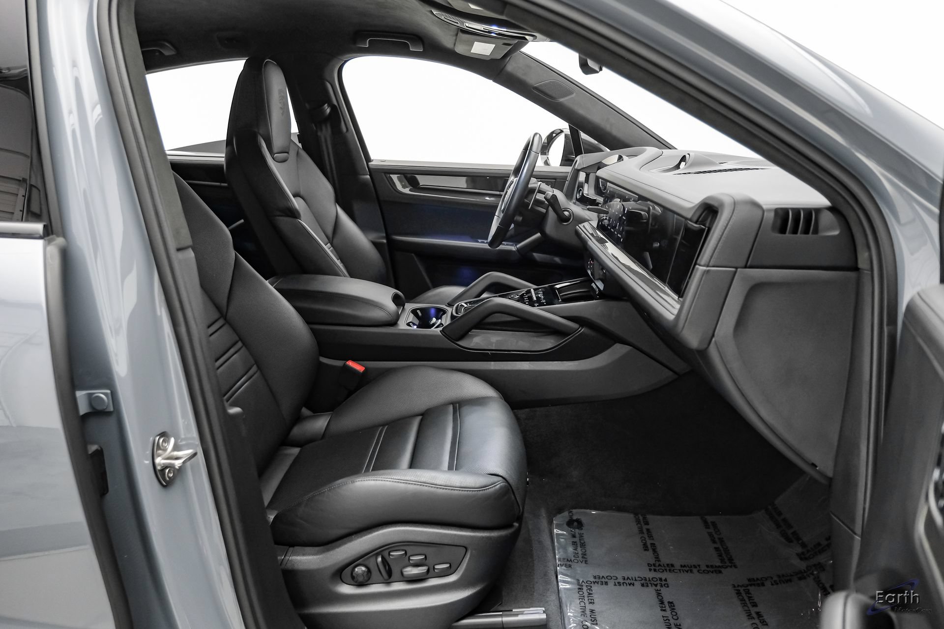 Used 2024 Porsche Cayenne Turbo GT AWD/4WD image 47