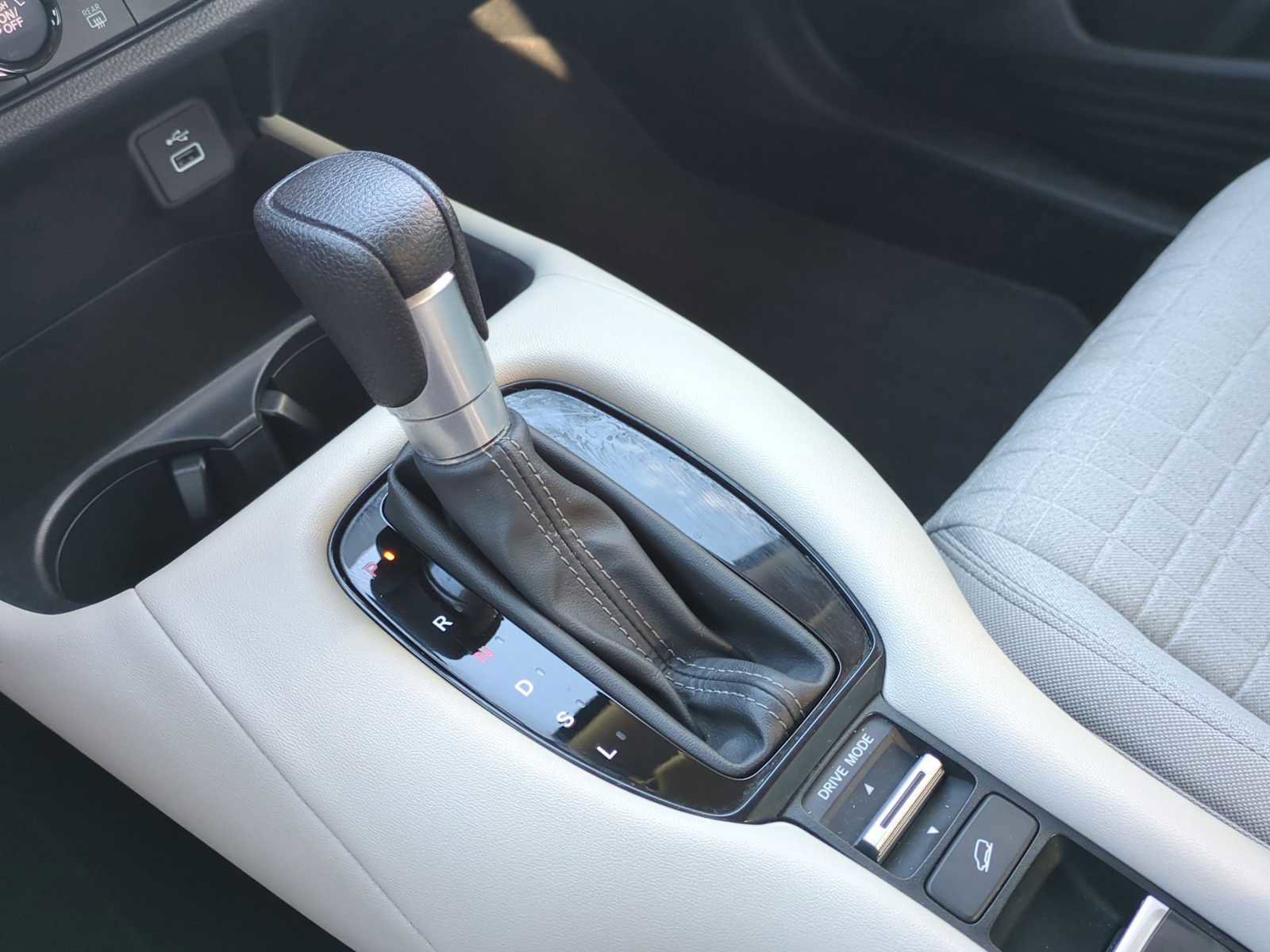 Used 2023 Honda HR-V LX image 15