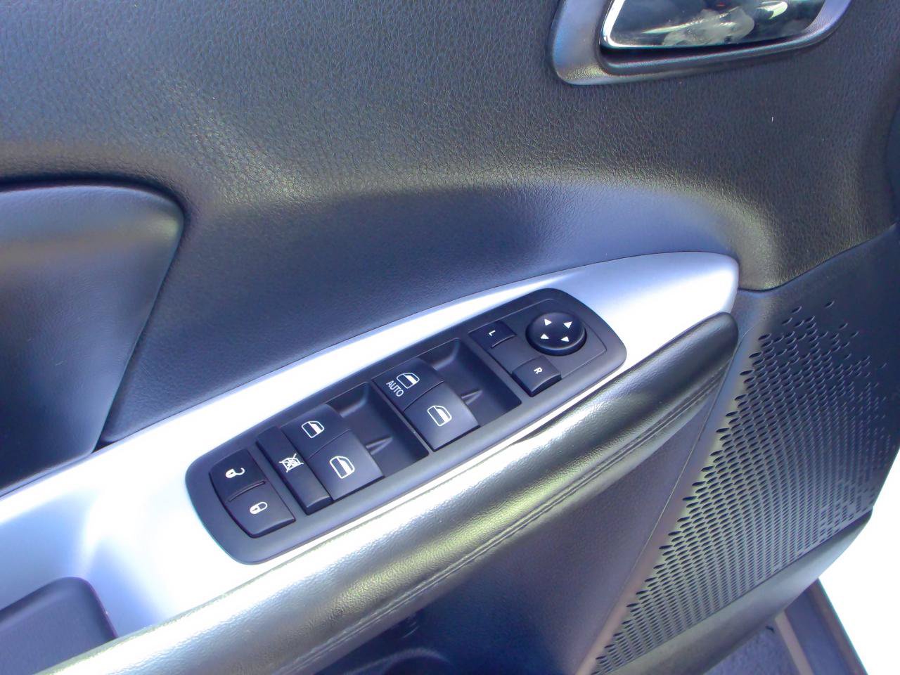 Used 2020 Dodge Journey SE w/ Blacktop Package FWD image 13