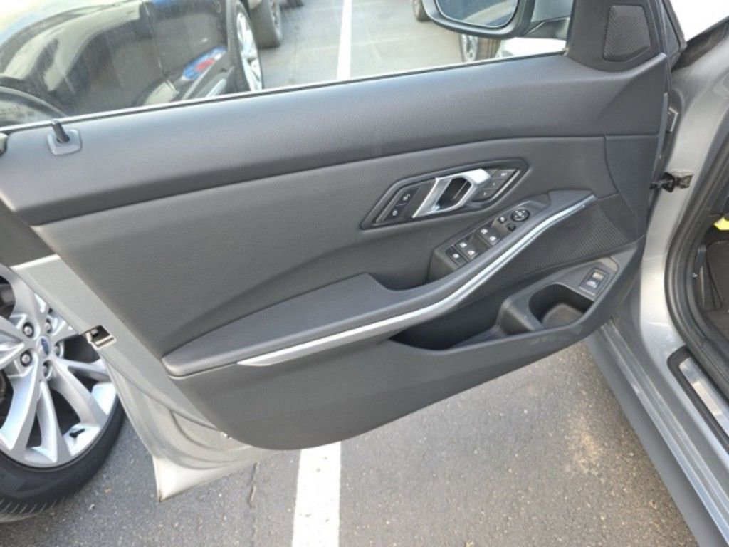 Used 2025 BMW 330i xDrive Sedan image 14